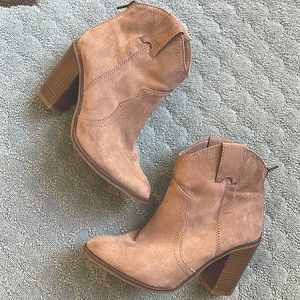 Suede high heeled Boots